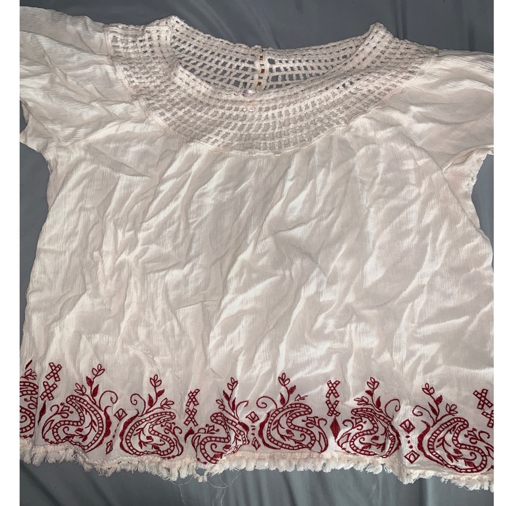 Xhilaration White w/ Red Details Blouse